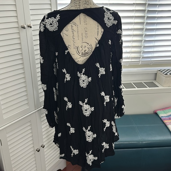 NWOT - FP Austin Emma embroidered swing Mini Dress - Black M - Picture 4 of 8